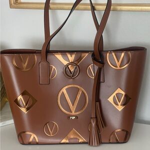 New and used purses un excellent condition only used couple times.